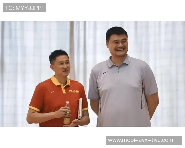 媒体人分析杨瀚森的训练方式与比赛习惯形成的关系