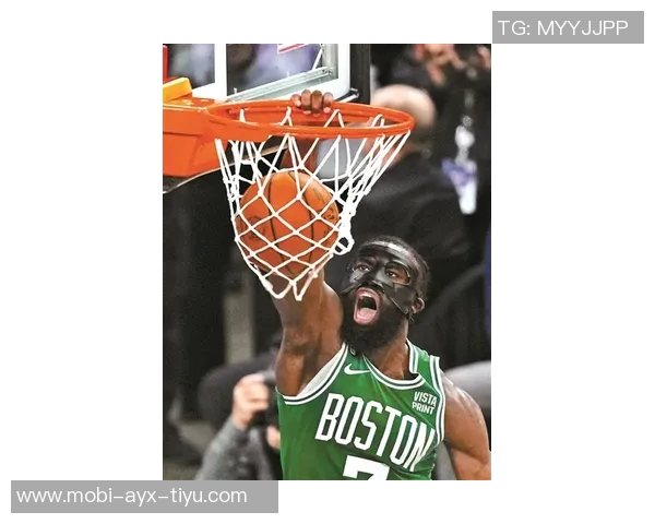 布朗与凯尔特人携手逆袭低估者展现攻防一体的实力